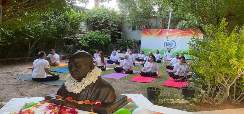 A special Gandhi yoga and peace meditation session was organised on the occasion of Gandhi Jayanti. Iraqi enthusiasts remembered the teachings and the relevance of Mahatma’s noble principles on this occasion. 